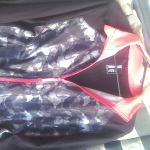 Mondetta XL Zippered sports jacket in brand new mint condition.